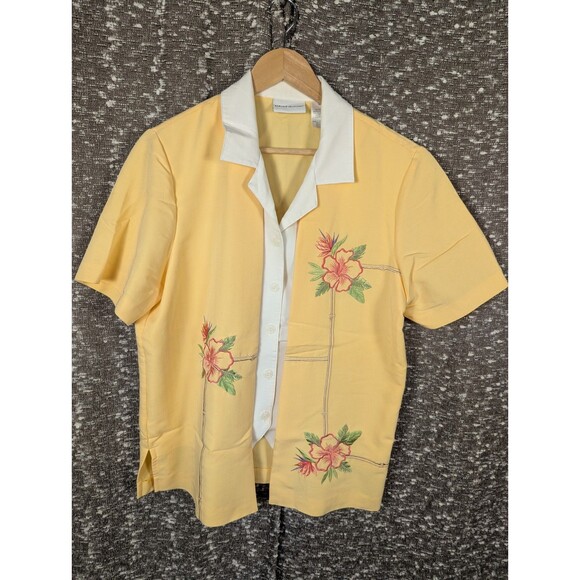Alfred Dunner Tops - Alfred Dunner Built-in Shirt Short Sleeve Button Yellow Floral Blouse Women's 10